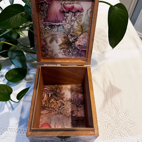 Hand crafted cigar box- Whimsical Butterfly and Mushroom Mixed Media Art - Picture 6 of 8